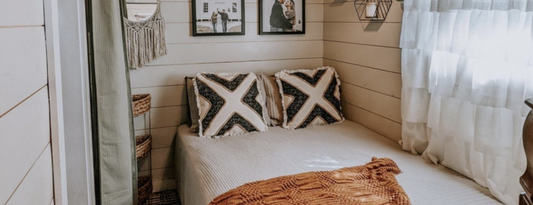Ce minuscule cabanon cache un secret surprenant à l’intérieur !
